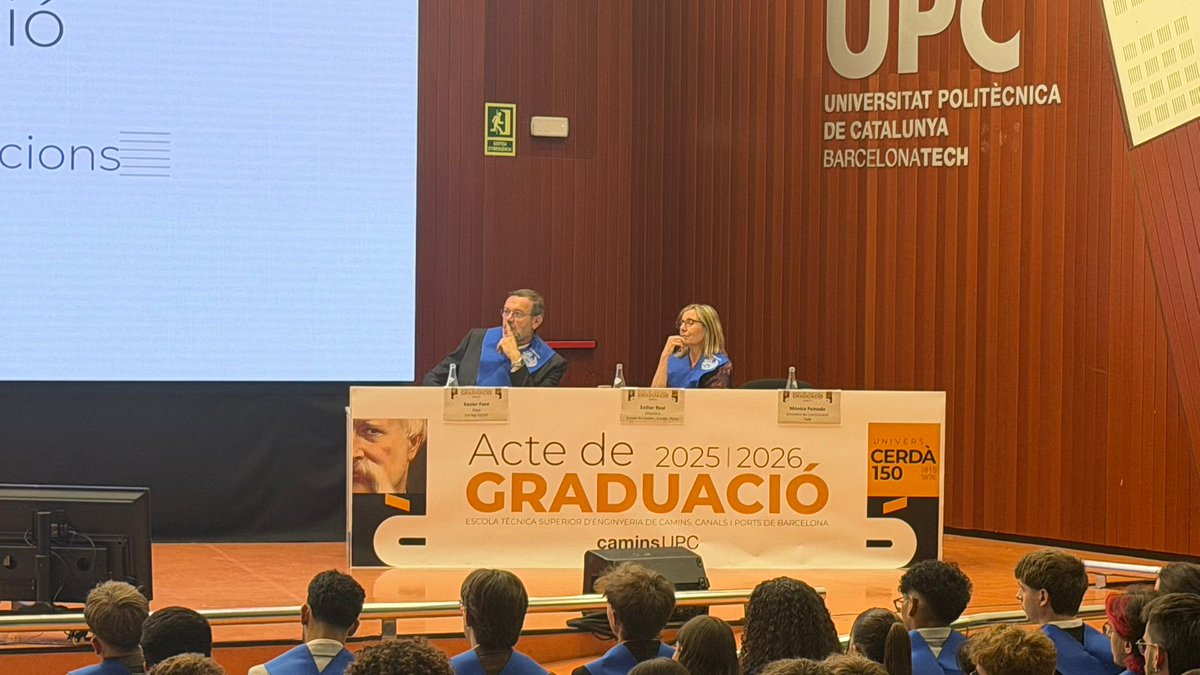 EnginyeriaCiviI's tweet photo. Ahir el degà de l'#ECCAT, Sr. Xavier Font @font_mach, va donar la benvinguda al món professional als graduats en Enginyeria Civil (uns ~90), E. Ambiental i E. Marítima i Costes en l'acte de graduació a la @EscolaCaminsUPC!
Enhorabona a tots!!
Sort i encerts! https://t.co/3dsXFS5grE