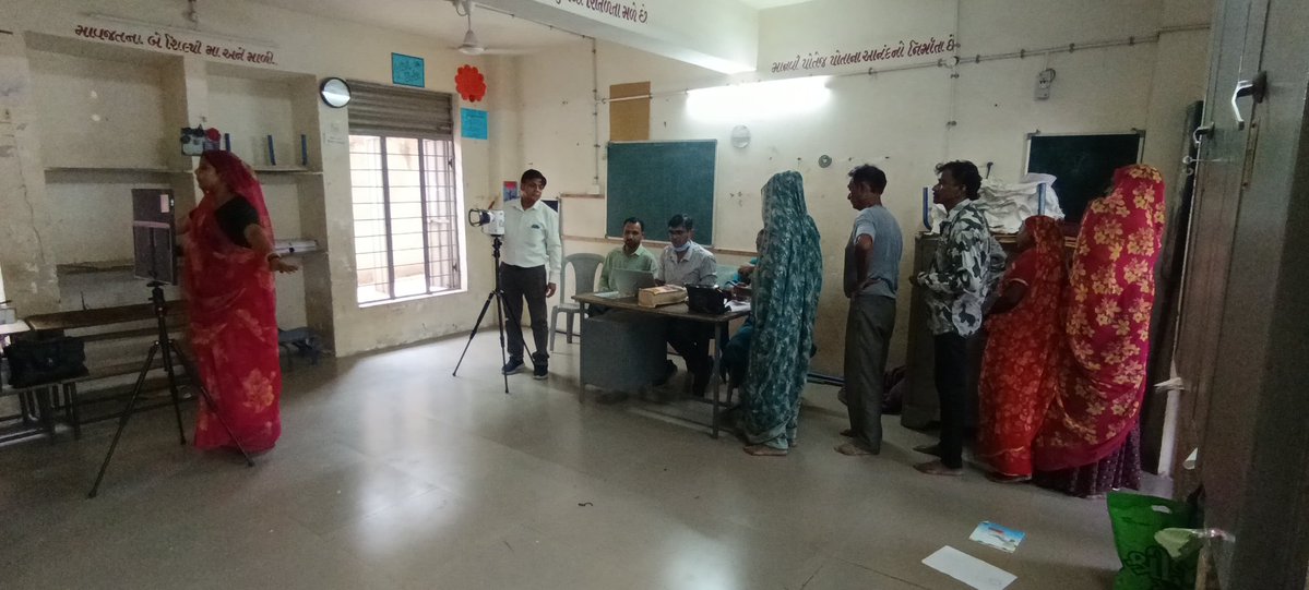 PhcHadiyol's tweet photo. આજ રોજ પ્રા.આ.કેન્દ્ર હડિયોલના AAM ગઢોડાના બોરીયા ખુરાદ ગામે ૧૦૦ ડે  કેમ્પઈન અંતર્ગત જિલ્લા ક્ષય કેન્દ્રની ટીમ દ્વારા પોર્ટબોલ એક્સ રે મશીન ઘ્વારા કુલ -135 એક્સ રે પાડવામાં આવ્યા જેમાંથી CBNAATના કુલ - 40 સેમ્પલ લેવામાં આવ્યા. @HealthDeptGuj @sabarkanthadp @CdhoSabarkantha https://t.co/YpR9XGlOlP