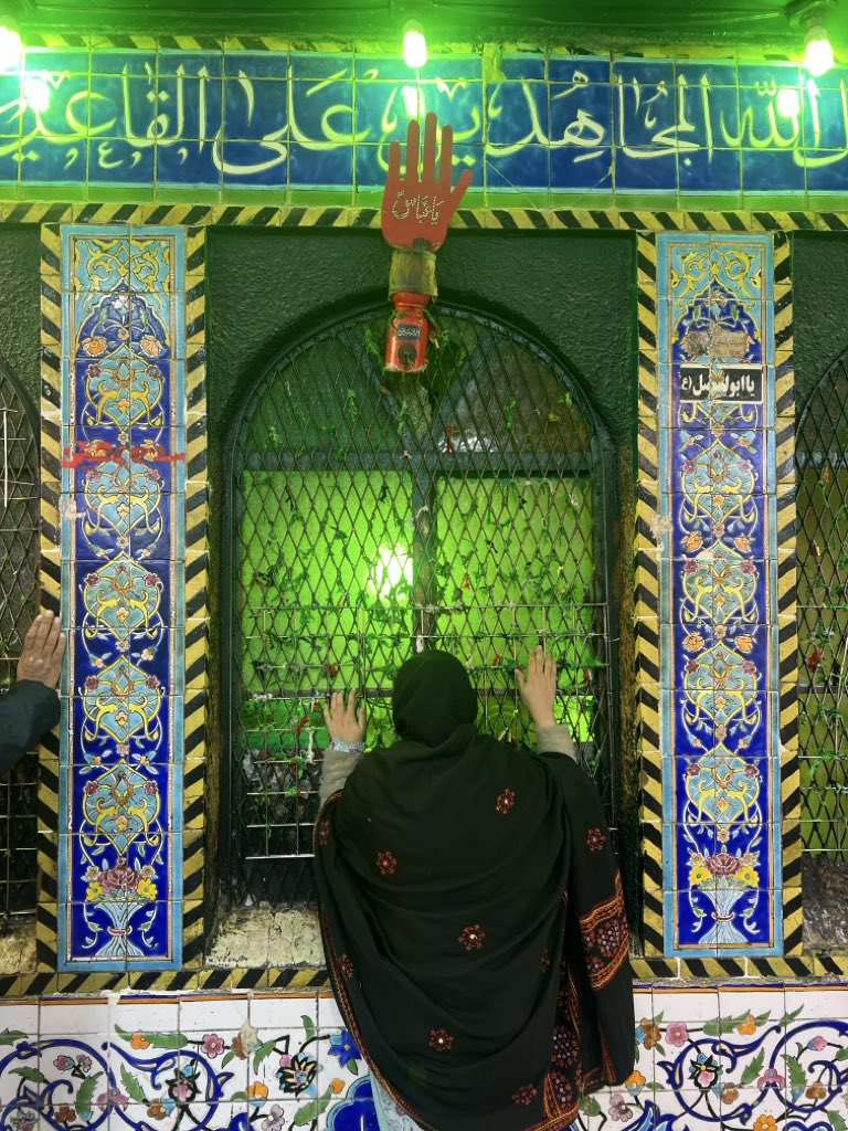 Sofyan4657's tweet photo. Beautiful memory from the land of Karbala❤️

میدان کربلا میں تشنگی تھی بے حساب 
اصغر کی پیاس بجھ گئی میداں میں تیر کھا کر 🥺😭 https://t.co/nVwx7nAgNV