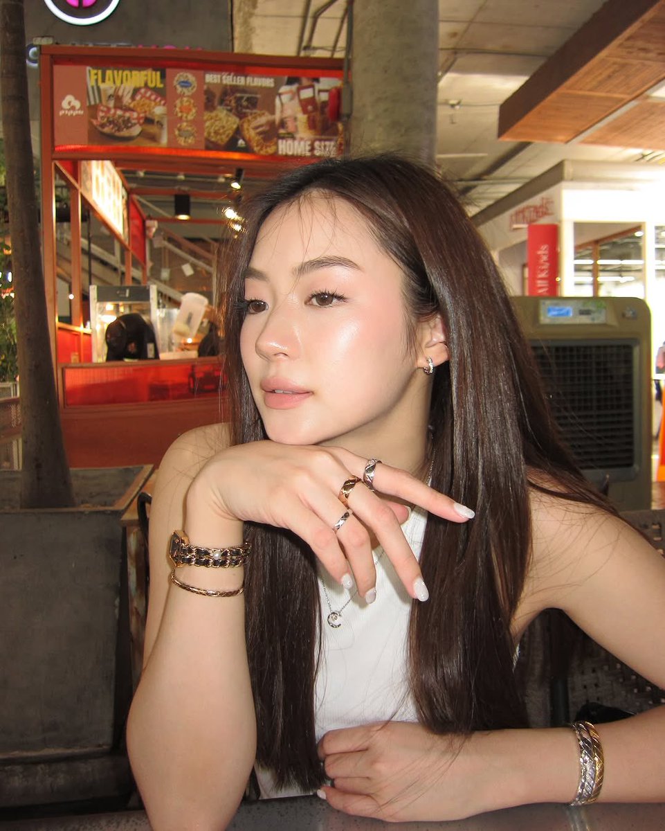 yjnajahwang's tweet photo. 🏯🐏🤍❔🦷🦢 https://t.co/ue7cl7d3id