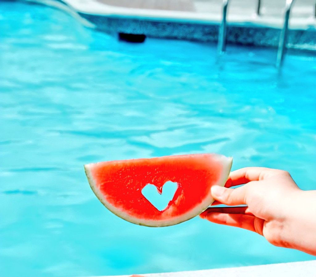 oneko2025's tweet photo. #紫外線対策 に
#睡眠ケア に おすすめ🍉
🔸トマトの約1.5倍のリコピンで内側から抗酸化
🔸シトルリンが肌のみずみずしさをキープ
🔸カリウムが体にこもった熱をクールダウン
🔸トリプトファンが自律神経を落ち着かせ、深い眠りに入りやすい環境をサポー��
#スイカ 🍉 https://t.co/pkjKMvfMdt