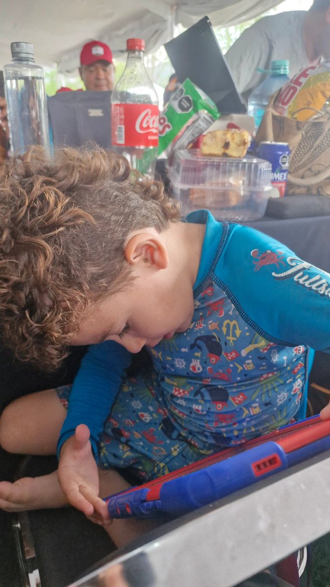MoonsLass's tweet photo. Ya somos 2 con mohicana en esta familia. Ya nomas falta el güero mayor. https://t.co/G8IbECTnNz