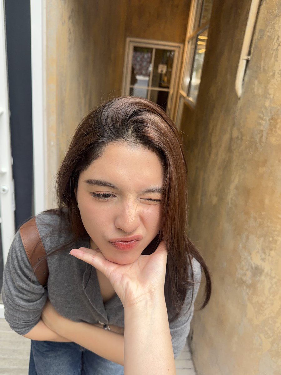 shelly tweet media