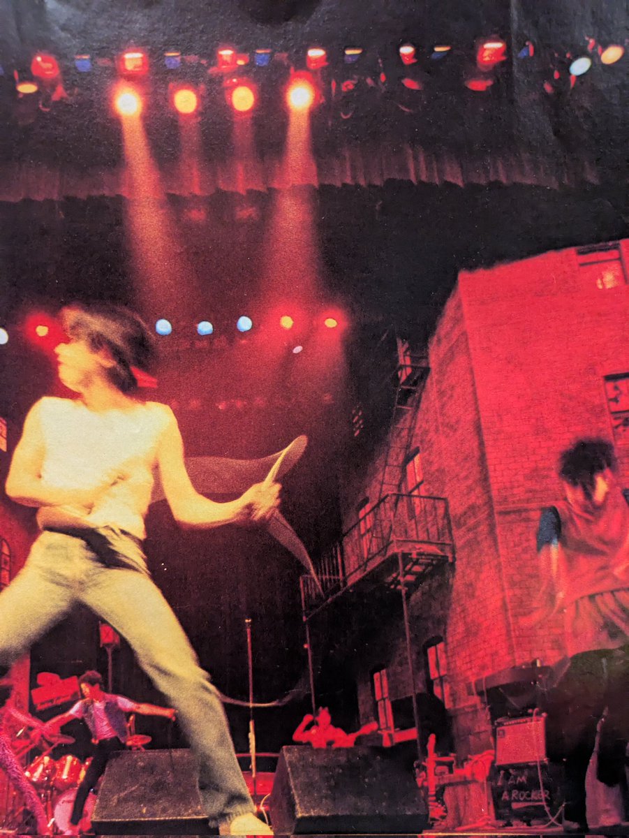 flash_shadow's tweet photo. 昨夜は1970年代から映像を流しましたが、1980年代に入ったばかりで、お時間でした。

今日は恐らく1980年代のまま終わりそうです。

途中、リクエストがあれば変更致しますので😅
今夜も宜しくお願い致します🙇 https://t.co/ZKlkyhbyyg