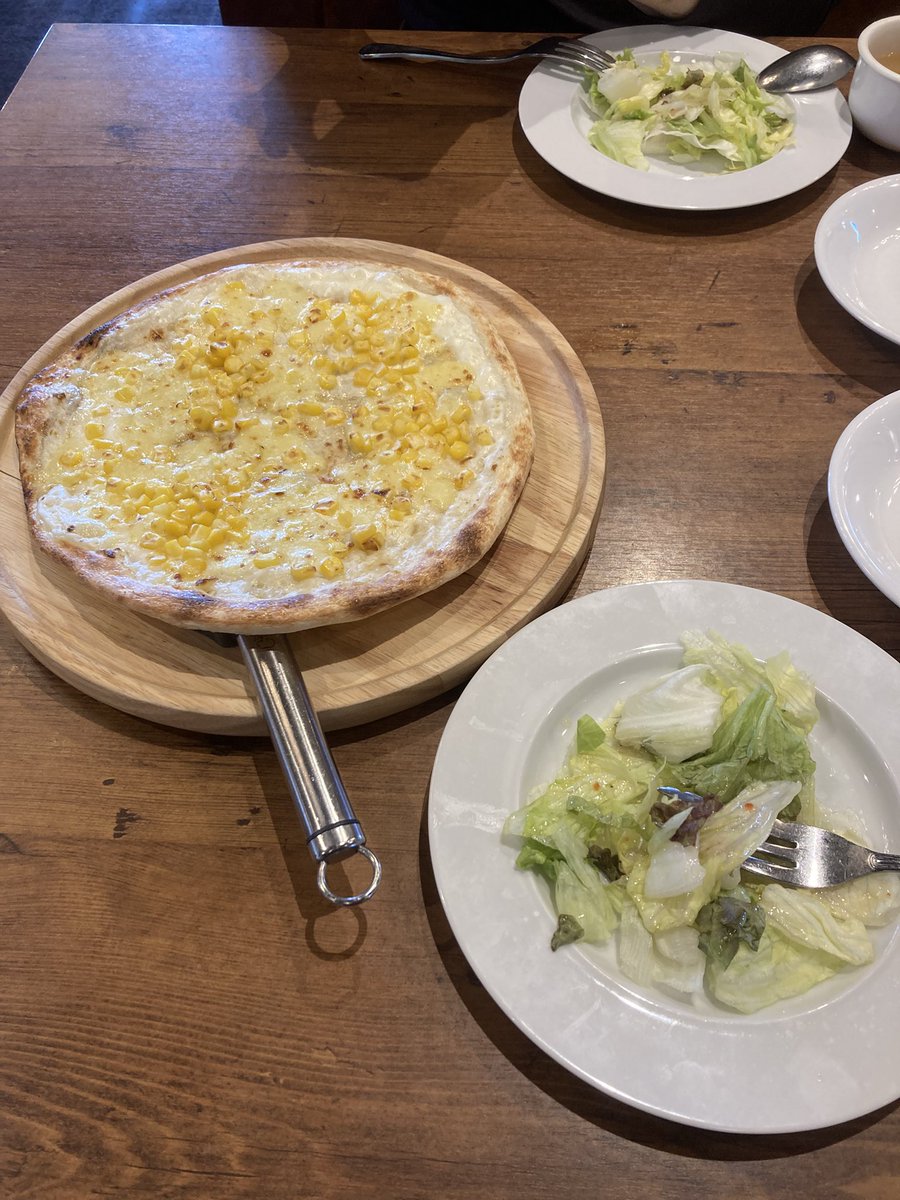 morley092's tweet photo. 本日のお仕事は思ったより早く終了〜🎶、って事でお昼ご飯は…！？、以前から気になっていた「オリーブの丘」へ突撃だー💥😁👊
パスタやピザ等がメインのイタリアンなファミレスで、リーズナブル且つもちろん料理も上手いっ‼️😆👍
そりゃド平日なのにめっちゃ賑わってる訳だわ〜。
また行こう〜っと😉 https://t.co/zmbcjYbMQ9