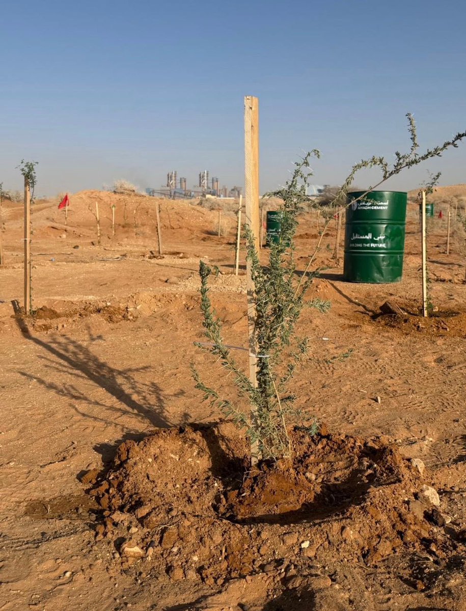 RiyadhCement's tweet photo. نواصل في #أسمنت_الرياض دعم المبادرات الرامية إلى زيادة الرقعة الخضراء وتعزيز الأثر البيئي الإيجابي، ضمن نهج مسؤول يعكس دورنا تجاه البيئة والمجتمع، والتزامنا بمواصلة مسيرة الاستدامة https://t.co/yD4JN2FZln