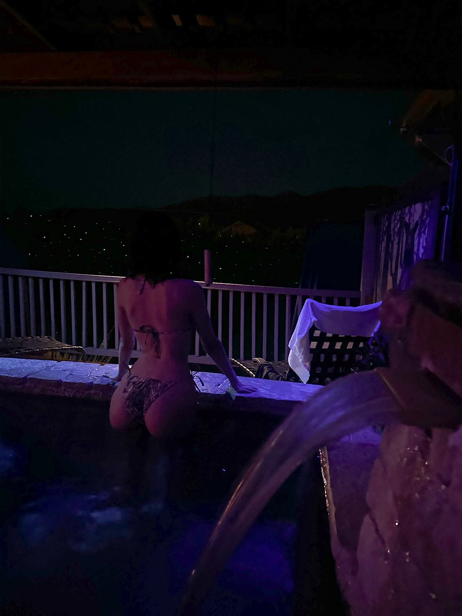 ur_bby_xandra's tweet photo. hot springs 🖤🧖‍♀️
all the fireflies 🥹
-
-
-
#hotsprings #bigbooty #slimhot #nsfwtwt #NSFWㅤㅤㅤㅤㅤㅤㅤ #nsfw #bikini #petite #OF #slimwaist https://t.co/00lhLLqjtq