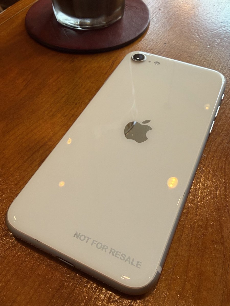 09036804116k's tweet photo. ���際に店舗で契約してきました📱

500円SE2 色はおまかせで選べません💧

刻印は、シンナーでも落ちませんでした😂

✅ バッテリー84%
✅ 外観は綺麗✨
✅ Apple IDも新規作成OK🍎

店舗で確認したところ、解約する場合は月末18時までとの案内でした。 https://t.co/M41fa2fuh0