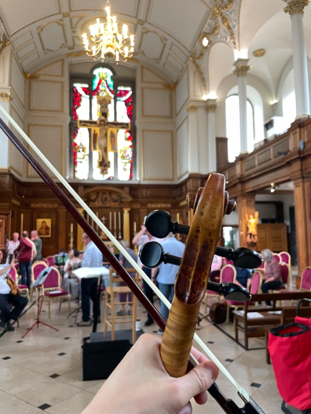 real_sail's tweet photo. ６月恒例のイギリス音楽を弾きまくるオーケストラ。今年はエルガーのオルガン・ソナタ管弦楽編曲に始まり、ソリストを迎えてエルガーの歌曲を６曲、そして合唱団とともにフィンジの頌歌『不滅の暗示』（詞：ワーズワース）というまた大盛り定食ぶりである。オルガン・ソナタが交響曲に聞こえる不思議。 https://t.co/pHQI3C5rzC