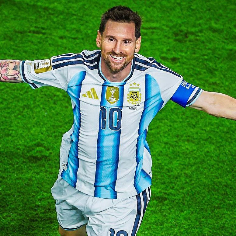 FarmsLaura00's tweet photo. @geminithestrika God of football greatest of all time https://t.co/3J2LaQKNFG