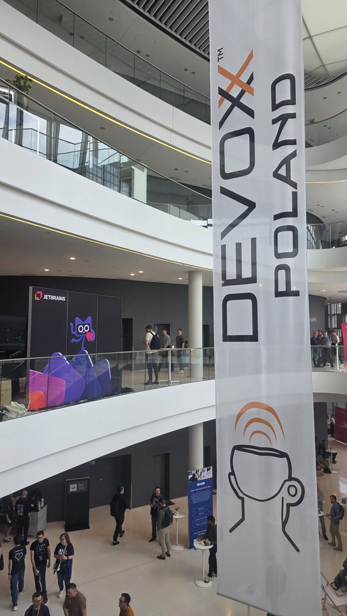 MaritvanDijk77's tweet photo. Excited for @DevoxxPL for the next 3 days. Join me for my talks tomorrow and/or come find us at the @jetbrains booth! #DevoxxPL https://t.co/Qoo8zeDhfv