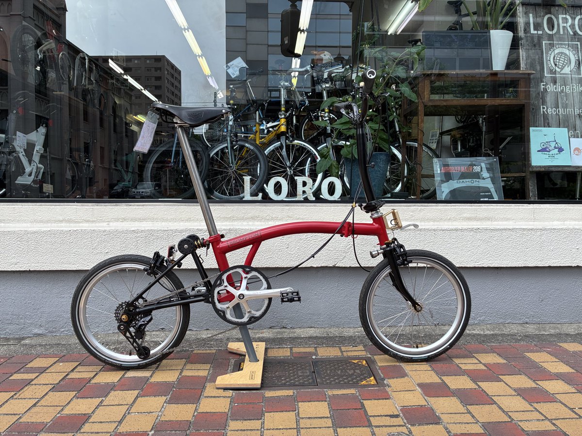 loro_yokohama's tweet photo. 【試乗会に向けて車体が集まって来ました！】

今週末の「ウラYOKOHAMA CYCLE STYLE」に向けて試乗車が続々集結中！

BROMPTONの車体をご紹介！

5速化仕様はH&amp;H製ブレーキキャリパーを装着！

7速化仕様はストームグレーと、7速化以外はほぼ純正仕様のミッドナイトブラックをご用意しております！ https://t.co/fTxK2RoNIY