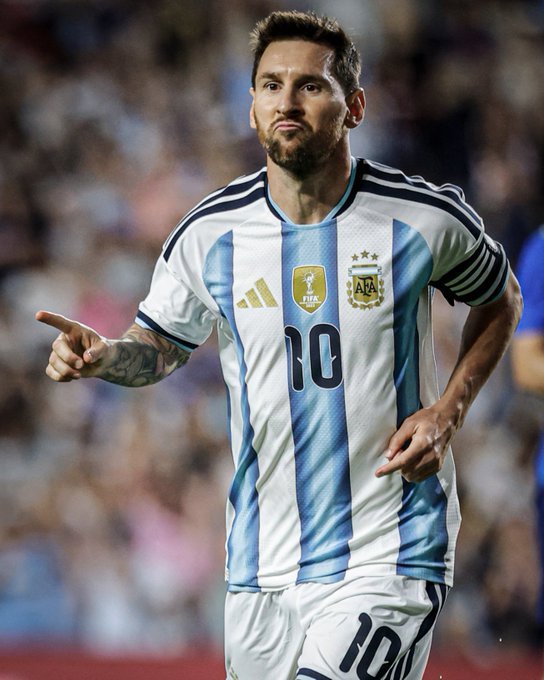 kwekuedilson's tweet photo. Describe Leo Messi in one word. https://t.co/GcjI7G7UCA