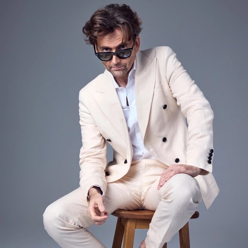 DavidTupdates's tweet photo. David Tennant upcoming projects:
📺 Time Series 3 coming out later this year (BBC)
📺 Rivals Series 2 returning this November (Disney Plus)
📺 Ahsoka Series 2 coming out 2027, finished filming (Disney Plus)
🎬 Only Murders in the Building Series 6 currently filming (Disney Plus) https://t.co/cnyMh9DPv6