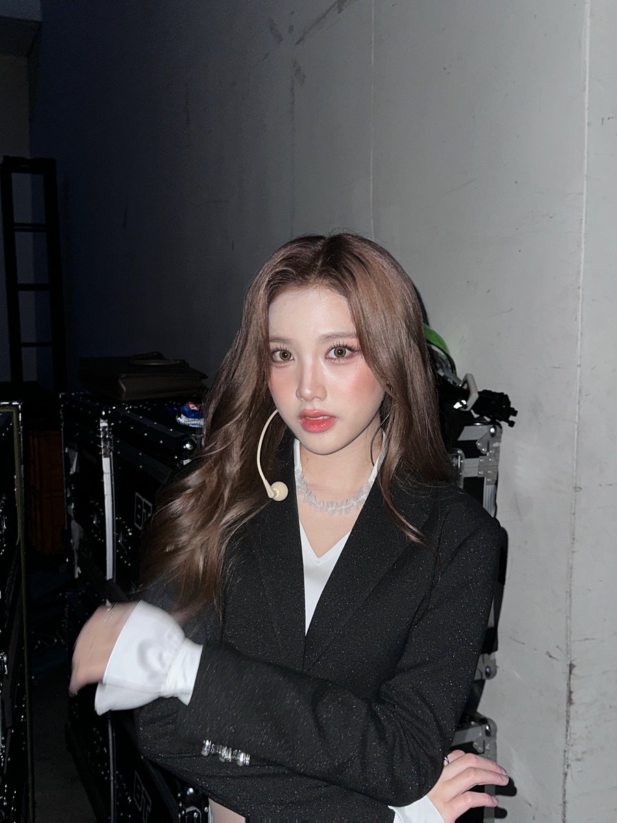 lishaluvsullin's tweet photo. Pirada Bunraksa in suits https://t.co/BQMC0HMnfl