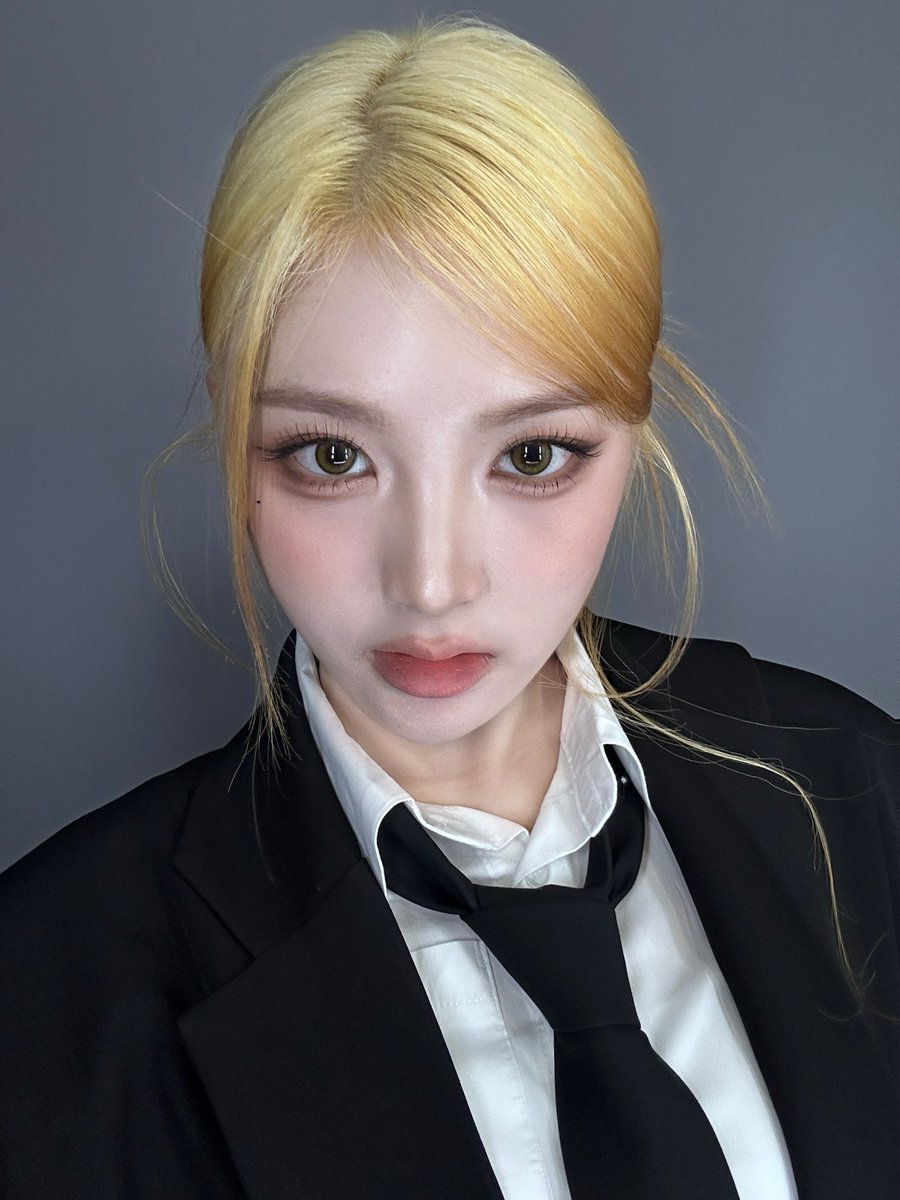 lishaluvsullin's tweet photo. Pirada Bunraksa in suits https://t.co/BQMC0HMnfl