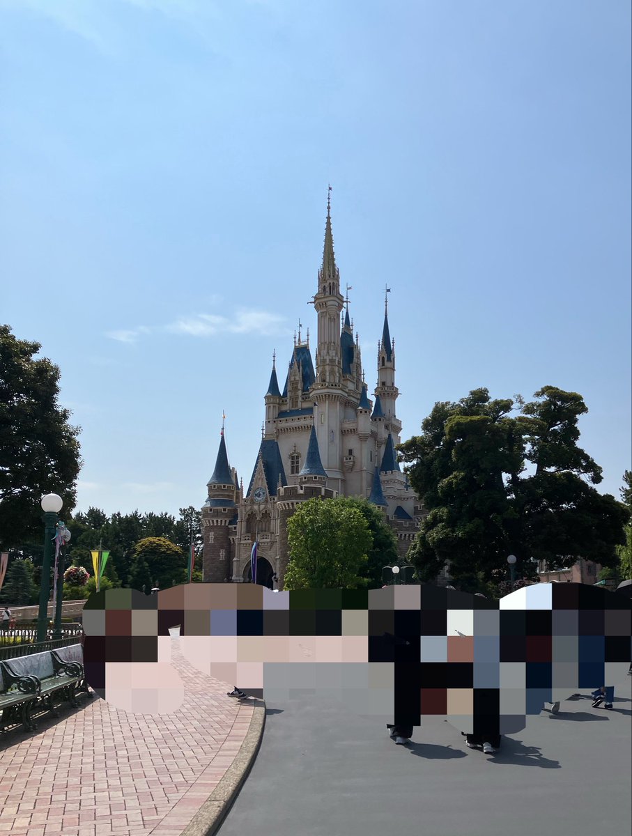 hide87__'s tweet photo. 嫁と子供が今サンリオにハマってるのでピューロへ！🚗そして恒例のディズニー🏰
終わる前にリーチ見れてよかった😁 https://t.co/sK4zraCofM