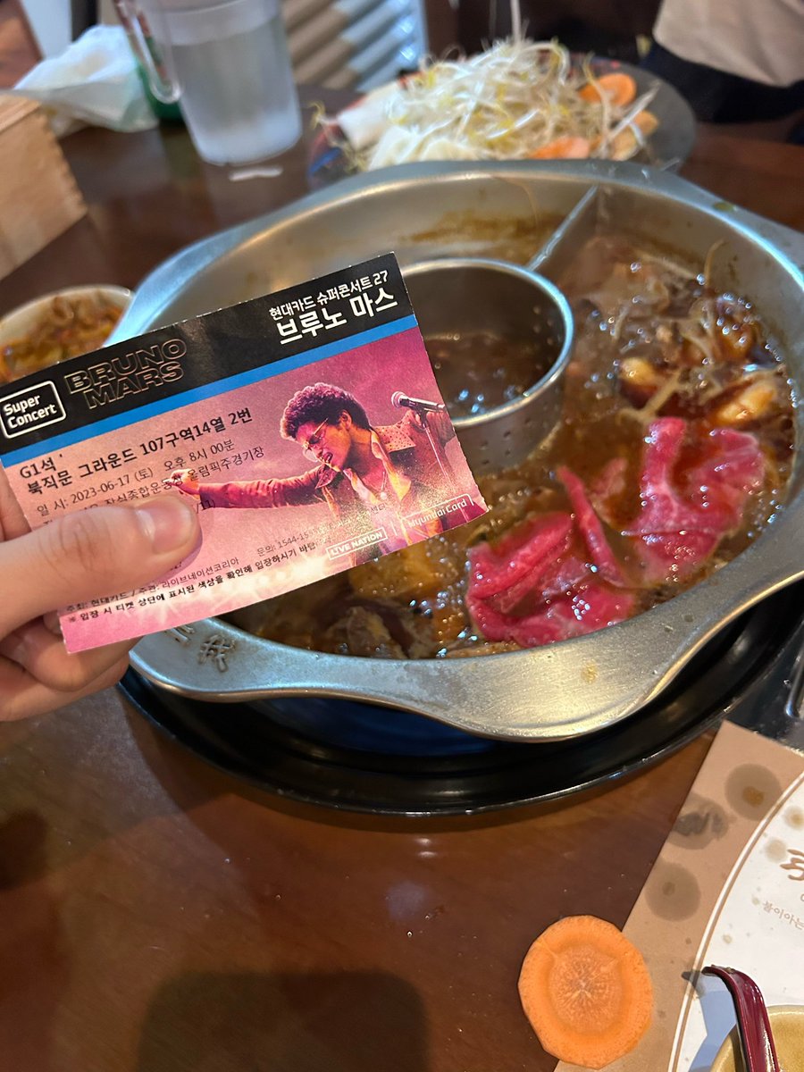 mybelovesun's tweet photo. 230617 haechan bubble update🐻💬 

📸x2
is this a yejeolsyat

Yejeolsyat (예절샷) means “manners shot” or “etiquette shot” in the kpop, it referring to a photocard shot that fans take at a specific location or alongside a particular item or with their food https://t.co/JrbqClzpce