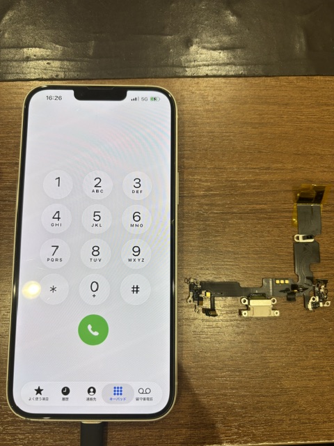 Care__Mobile's tweet photo. こんにちは！スマホ修理ケアモバイル豊中庄内店です！スマホ以外にも様々な修理を行っております！なんでもご相談ください！今回の修理内容はiPhone14Plusの充電口交換です！急に充電できなくなったというお問合せを…続きはWEBの修理日記に載せていますので是非ご覧ください！https://t.co/tjBOokKRV7 https://t.co/E9ZCTonHmX