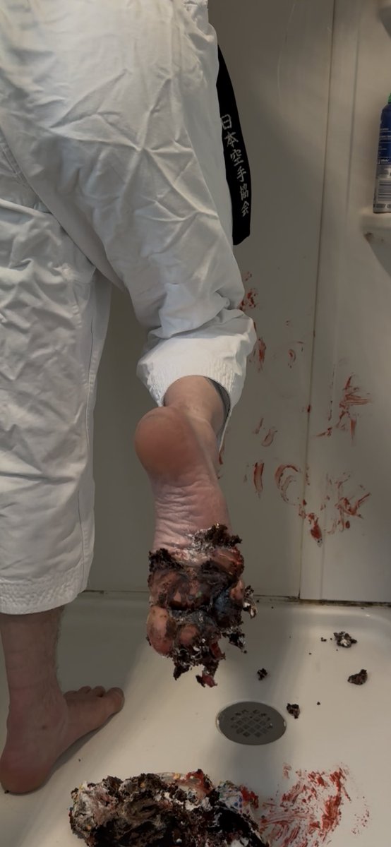 kickingitsoley's tweet photo. Cake anyone? #foot #footfetısh #feet #feetworshi̇p #feetfetısh #feetِ #toes #heels #soles #malefeet #sexyfeet #gayfeet #dirtyfeet #wrinkledfeet #macro #findom #dirtyfeet #barefeet #dom #footmaster #cashmaster #alpha #alphafeet #macrophilia #straightfeet #footfetishnation https://t.co/wzHRXKAlPw