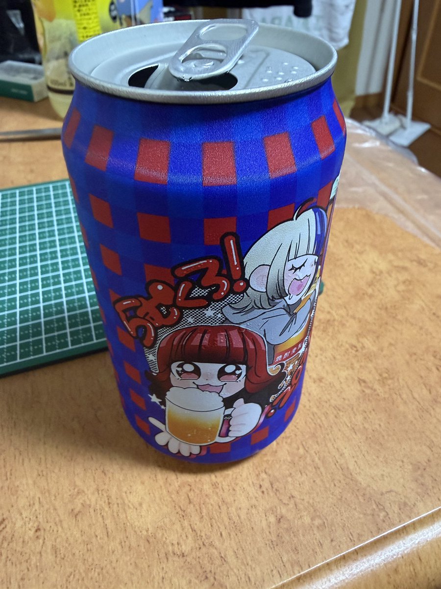 marknMK2's tweet photo. 裁縫セットを家に忘れた男が夜中にやること

お酒と消しゴムハンコ

これでいい

らむくろのお酒やっと飲んだ https://t.co/v0wigvaeml
