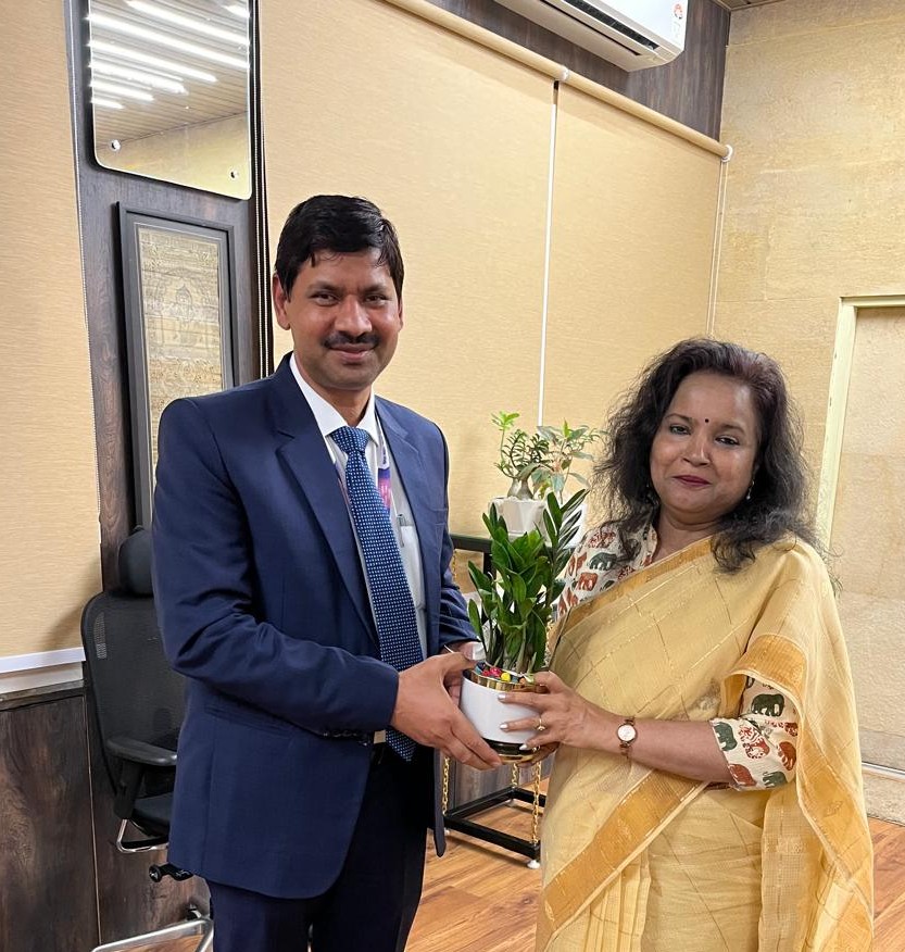 CGMSBIBhu's tweet photo. Met Smt. Anu Garg, Chief Secretary & Shri Sanjeeb Kumar Mishra, Finance Secretary, Odisha Govt. Discussed bank’s, especially SBI’s role in realising Vision 2036 (Odisha Govt. Vision) – ease of banking, easy access to credit, MSME growth, Women empowerment through “Mudra to Subhadra”, housing and how Govt. support can smoothen challenges for easy access to credit for everyone.