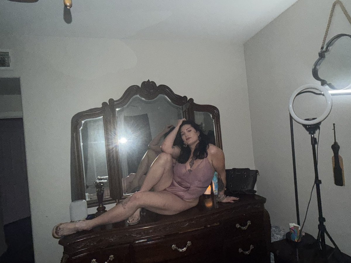 MistyRio0's tweet photo. Going through pics from ATX. Trying to find motivation to keep kickin https://t.co/cxq0go3tF9