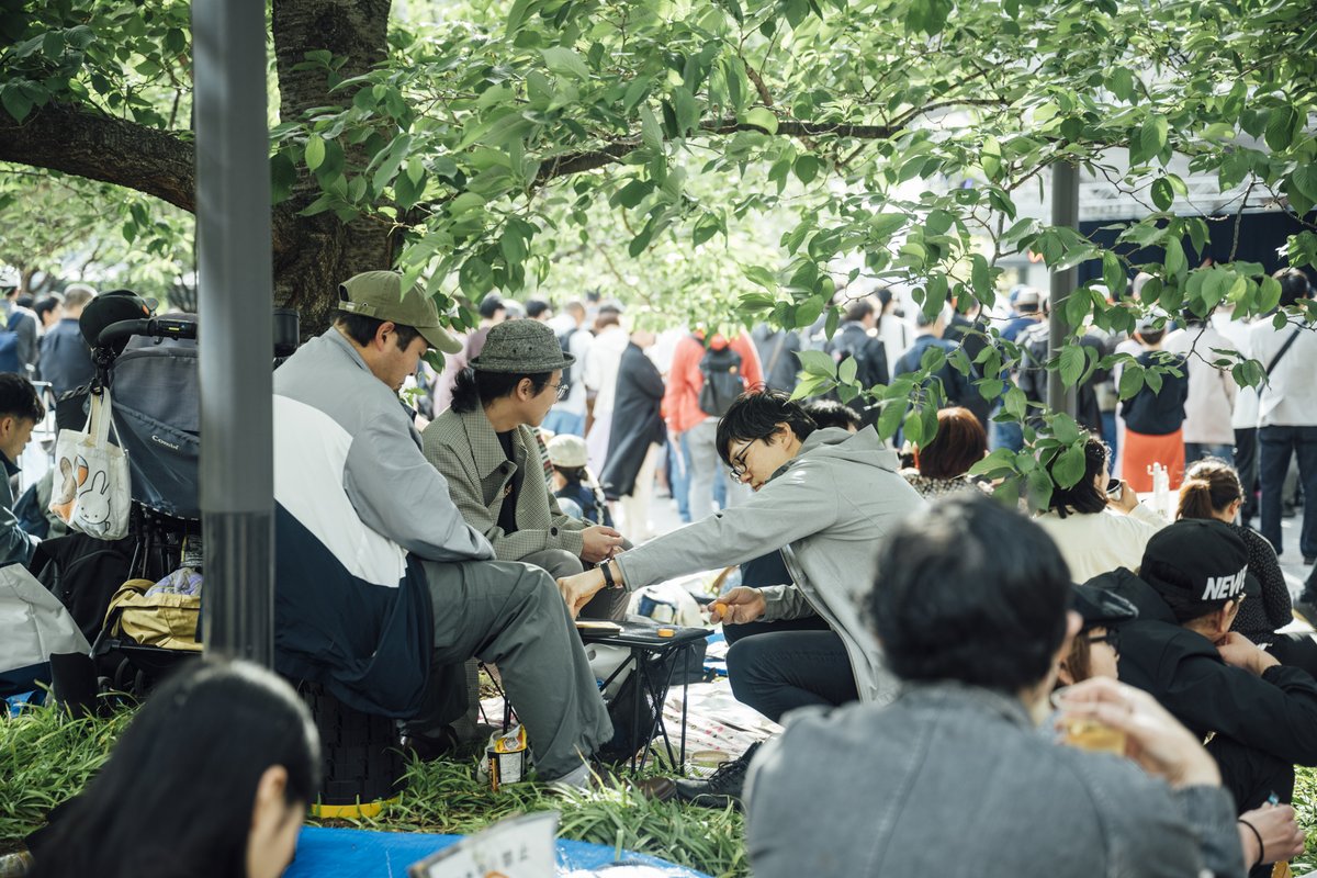 Open_Kanda's tweet photo. 【記事更新📰】
神田淡路町で毎年4月に開催される「JAZZ AUDITORIA」。ブルーノート東京による選りすぐりのジャズを、誰でも無料で堪能できます🎷
そんな自由で贅沢なイベントは、どんな楽しみを生んでいるのでしょうか？ インタビューと現地レポートでたっぷりご紹介します👀
https://t.co/sVdLhUzNl2 https://t.co/O3VdnmPw6X