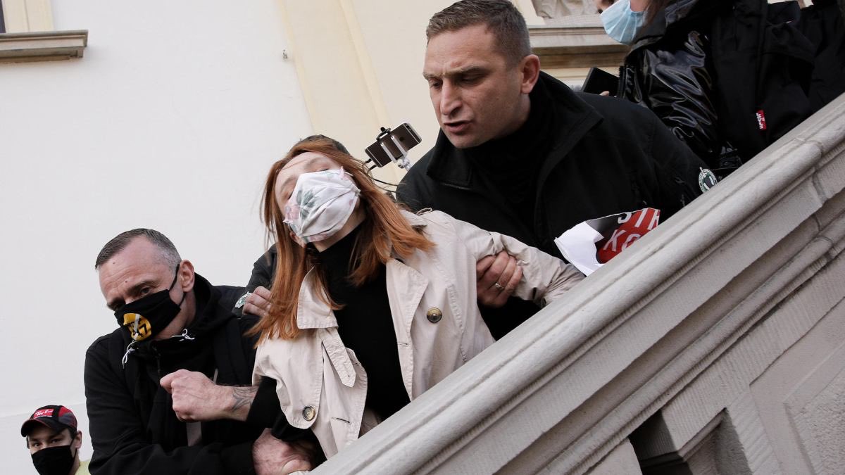 antyKremlak's tweet photo. jak nie można uderzyć kobiety to już taki mocny nie jesteś co @RBakiewicz? https://t.co/xm0RbiKXK2