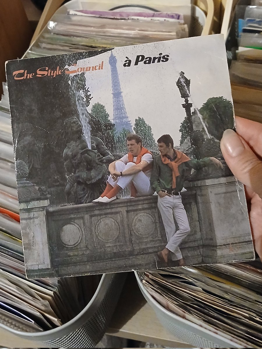 clairywairy88's tweet photo. "All those lonely films, and all those lonely parties, but now the feeling is off-screen, an' the tears for real, not acted, anymore..." 🧡 #LongHotSummer (1983) #TheStyleCouncil 💚 #PaulWeller #MickTalbot #SteveWhite Happy #WellerWednesday all!x 🧡 https://t.co/lsqLTVx7Iw