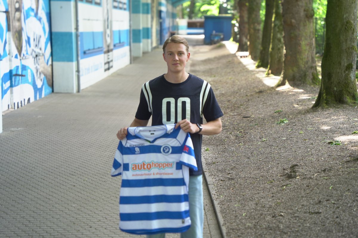 DeGraafschap's tweet photo. De Graafschap versterkt zich met verdediger Gijs Bolk!

De 21-jarige centrale verdediger komt transfervrij over en tekent een contract voor twee seizoenen met een optie voor nog een jaar.

Goed dat je er bent, Gijs! Succes en D'RAN! 💙🤍

https://t.co/Mnj5D1xukr

#SamenDRAN #VeurAltied #AchterhoekseTrots