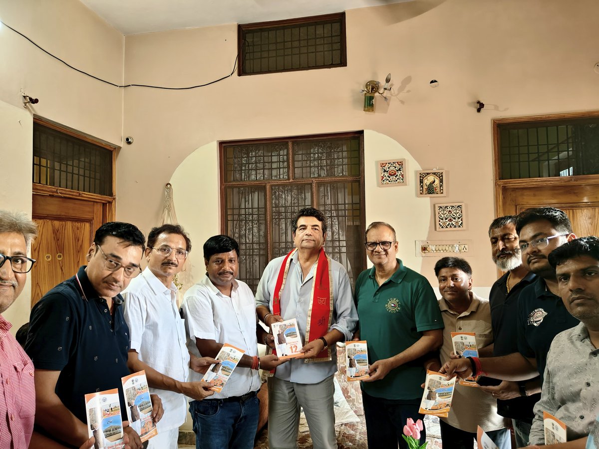SinghRPN's tweet photo. आदरणीय प्रधानमंत्री श्री @narendramodi जी के नेतृत्व में केंद्र सरकार के "सेवा, सुशासन और जनकल्याण के 12 वर्ष" पूर्ण होने के उपलक्ष्य में चल रहे 'विशेष जनसंपर्क अभियान' के अंतर्गत सेवानिवृत्त प्रधानाचार्य श्री गोरख राय जी, सुप्रसिद्ध व्यवसायी श्री संजीव कुमार जी, श्री सचिन चौरसिया जी, श्री कैलाश चहाड़िया जी, श्री आशीष खेतान जी, श्री सुधीर जायसवाल जी, श्री अनुराग खेतान जी, श्री अभय अग्रवाल जी, श्री विनम्र कसौधन जी, श्री बिल्लू जायसवाल जी, श्री प्रदीप सोनी जी, श्री सुनिल गुप्ता जी और श्री रवि सोनी जी‌ सहित अन्य गणमान्य प्रबुद्धजनों से संवाद किया तथा सरकार के विगत 12 वर्षों की उपलब्धियों एवं जनकल्याणकारी योजनाओं से संबंधित पत्रक भेंट किए।

#12YearsOfSeva
