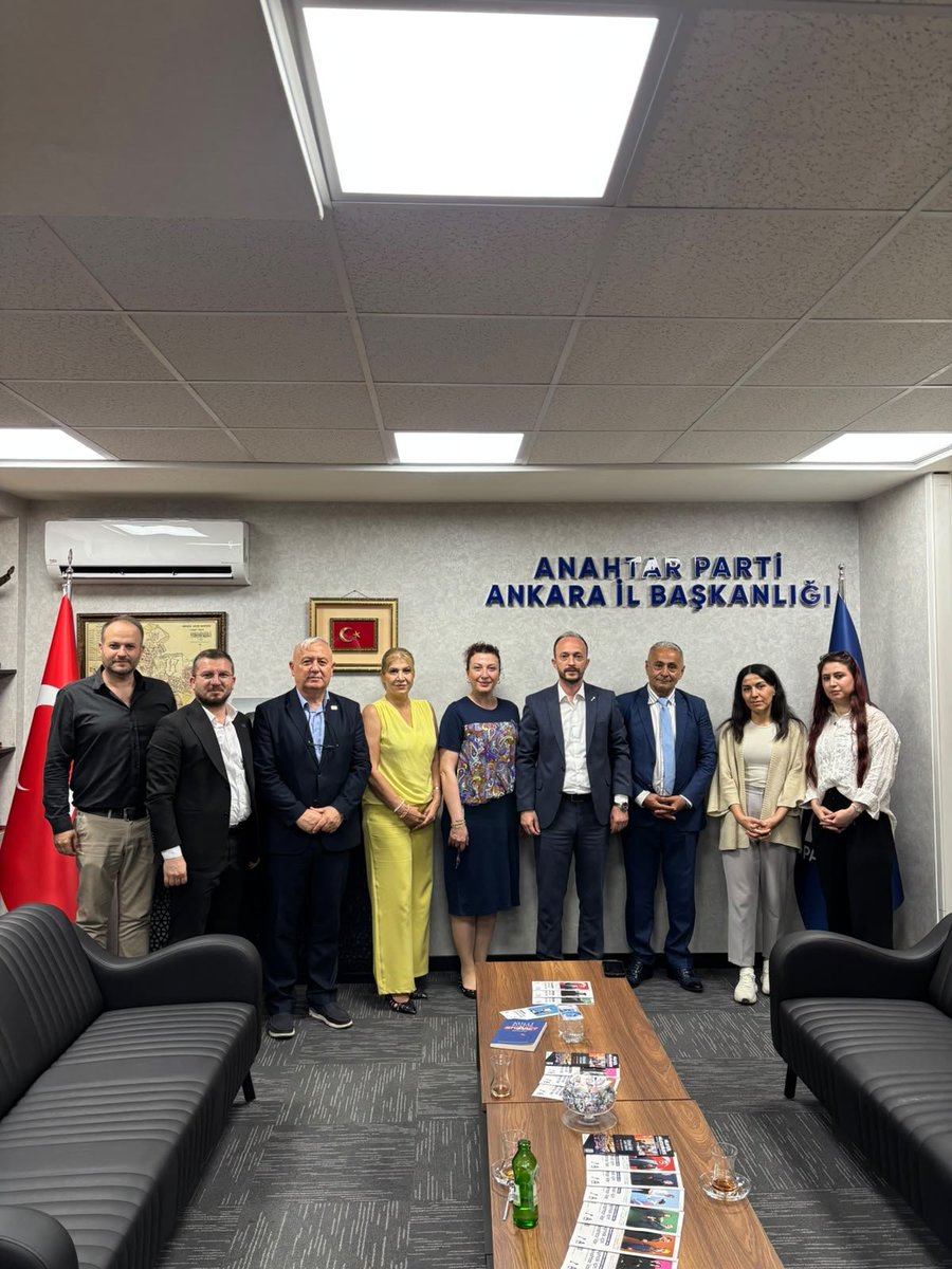 eleleplus's tweet photo. #eleleplatformu #eleleplus #plus #Erkanhamzagünhan #Ömerkorkmaz
El Ele Platformu ve paydaş platformların temsilcileri, Anahtar Parti Ankara İl Başkanı Ömer Korkmaz’ı makamında ziyaret etti. https://t.co/N77y7RKwIG