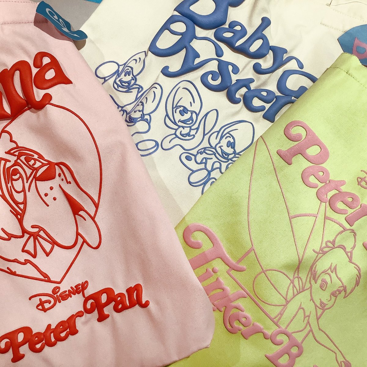 Kiitos_PR's tweet photo. Kiitos蒲田店に
大人気のディズニートートが再入荷しました♪

・プクトートバッグ　¥2,750（税込）

思わず触れたくなるような
ぷっくり立体感のあるデザインが可愛い♪
キャラクターの存在感を
しっかり感じられる刺繍風なのがポイント‼

#Kiitos蒲田店
https://t.co/o2BgdC75qj https://t.co/4v42yM06oZ