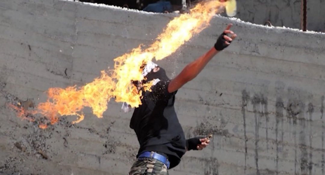 Molotoflar hedef bulur tweet media