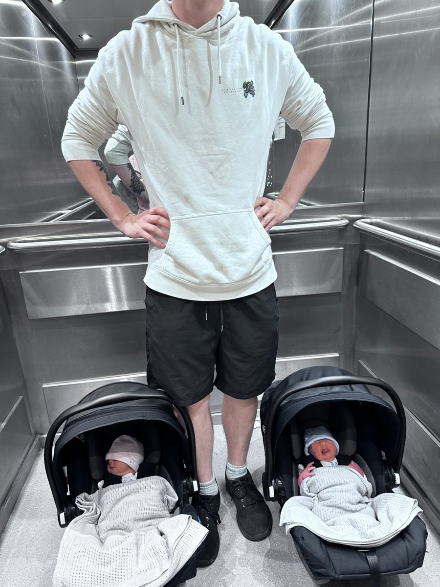 EPXXIII's tweet photo. The only jumper to wear when walking out with twins 😂 @Syndicate @SyndicateOG 

Thomas and Robyn, the 2 new additions to the Paton household 😁 

Would you just look at those babies! https://t.co/Tq5FYMRWbA