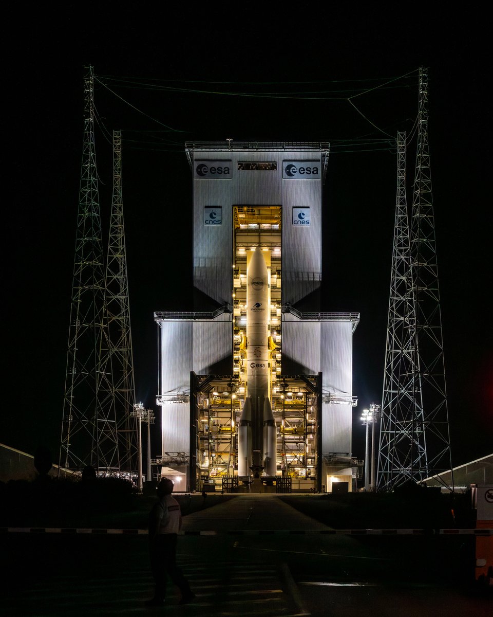 Arianespace's tweet photo. 🚀 Ariane 64 revealed.

The mobile gantry has rolled back, exposing the launcher ahead of VA269.

Next stop:
🔥 Liftoff.
🗓️ June 17th, 2026
🕒 Launch window:
- 07:53 - 08:22 (Washington, D.C.)
- 08:53 - 09:22 (Kourou Time)
- 11:53 – 12:22 (UTC)
- 13:53 - 14:22 (Paris time)

#LaunchingAmbitions #Ariane6 #VA269
@Amazonleo @ArianeGroup @esa @CNES @EuropeSpacePort