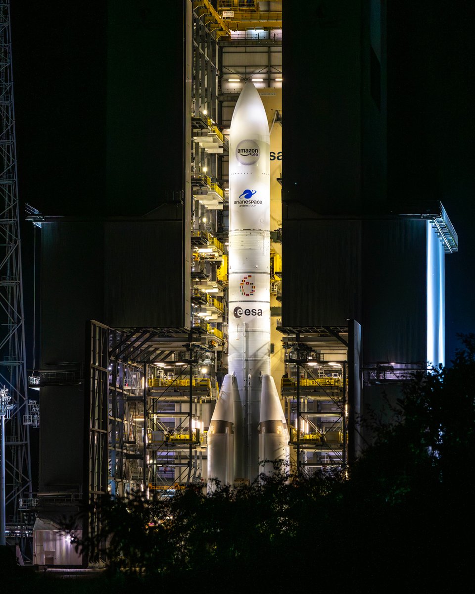 Arianespace's tweet photo. 🚀 Ariane 64 revealed.

The mobile gantry has rolled back, exposing the launcher ahead of VA269.

Next stop:
🔥 Liftoff.
🗓️ June 17th, 2026
🕒 Launch window:
- 07:53 - 08:22 (Washington, D.C.)
- 08:53 - 09:22 (Kourou Time)
- 11:53 – 12:22 (UTC)
- 13:53 - 14:22 (Paris time)

#LaunchingAmbitions #Ariane6 #VA269
@Amazonleo @ArianeGroup @esa @CNES @EuropeSpacePort