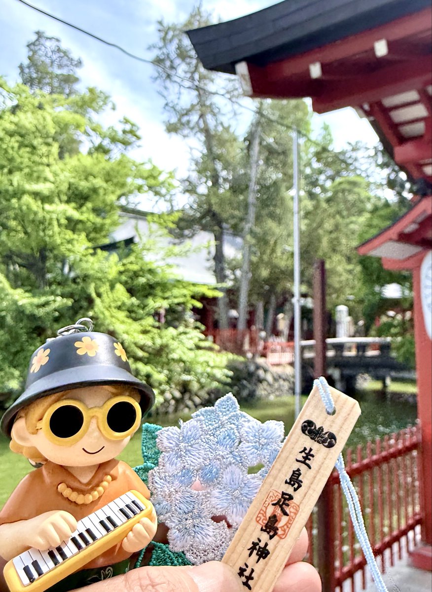 moco7252's tweet photo. 神さま「また来たんか」

………全力で神頼み😌🍏

#まだ申込み始まってないけど
#すぐお参り行く
#初夏のいい風吹いてた
#御守りかわいい🩵💙 https://t.co/qYnsLC1gE0