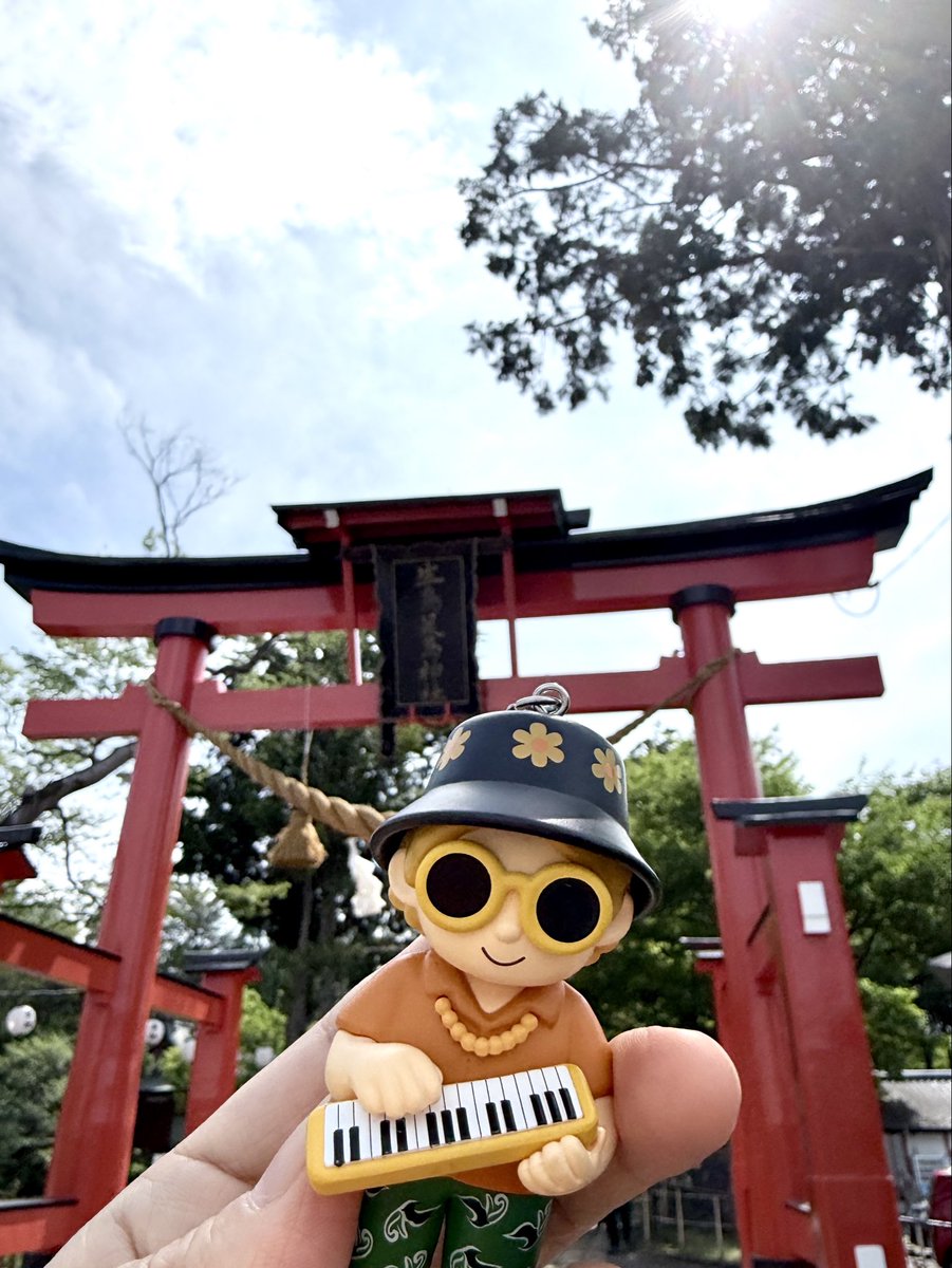 moco7252's tweet photo. 神さま「また来たんか」

………全力で神頼み😌🍏

#まだ申込み始まってないけど
#すぐお参り行く
#初夏のいい風吹いてた
#御守りかわいい🩵💙 https://t.co/qYnsLC1gE0