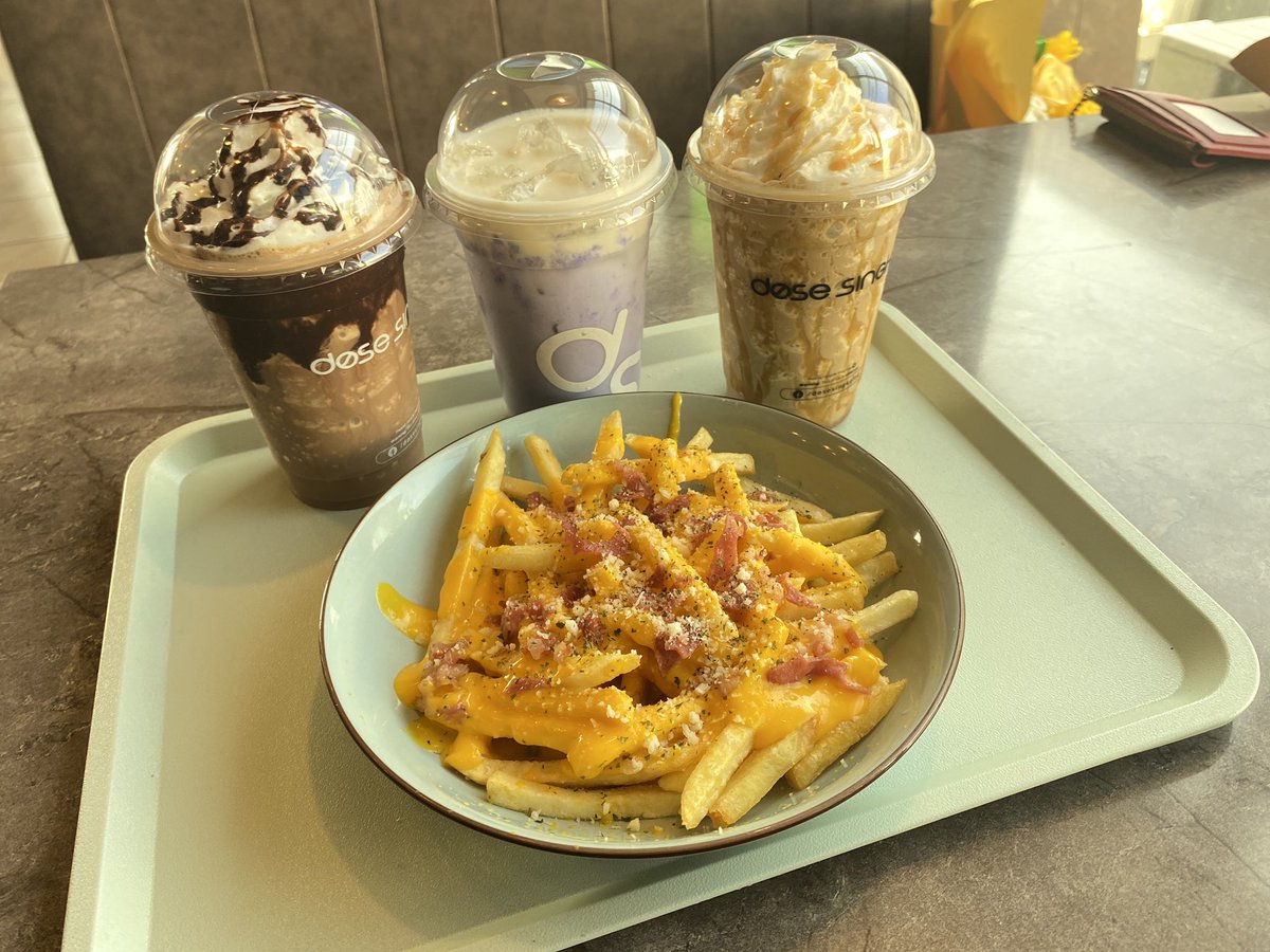 aureineee's tweet photo. met with my best friends after 3 months !!  #foodtwt https://t.co/z7vVlyI1fS