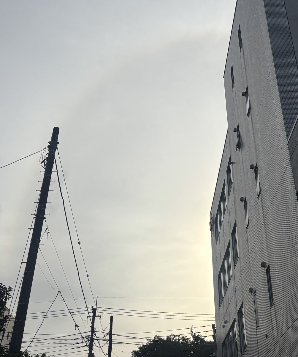 hiro_Catm4n's tweet photo. わかるかな…見えにくいけど、リング状に虹が… https://t.co/k9NCONvCdy