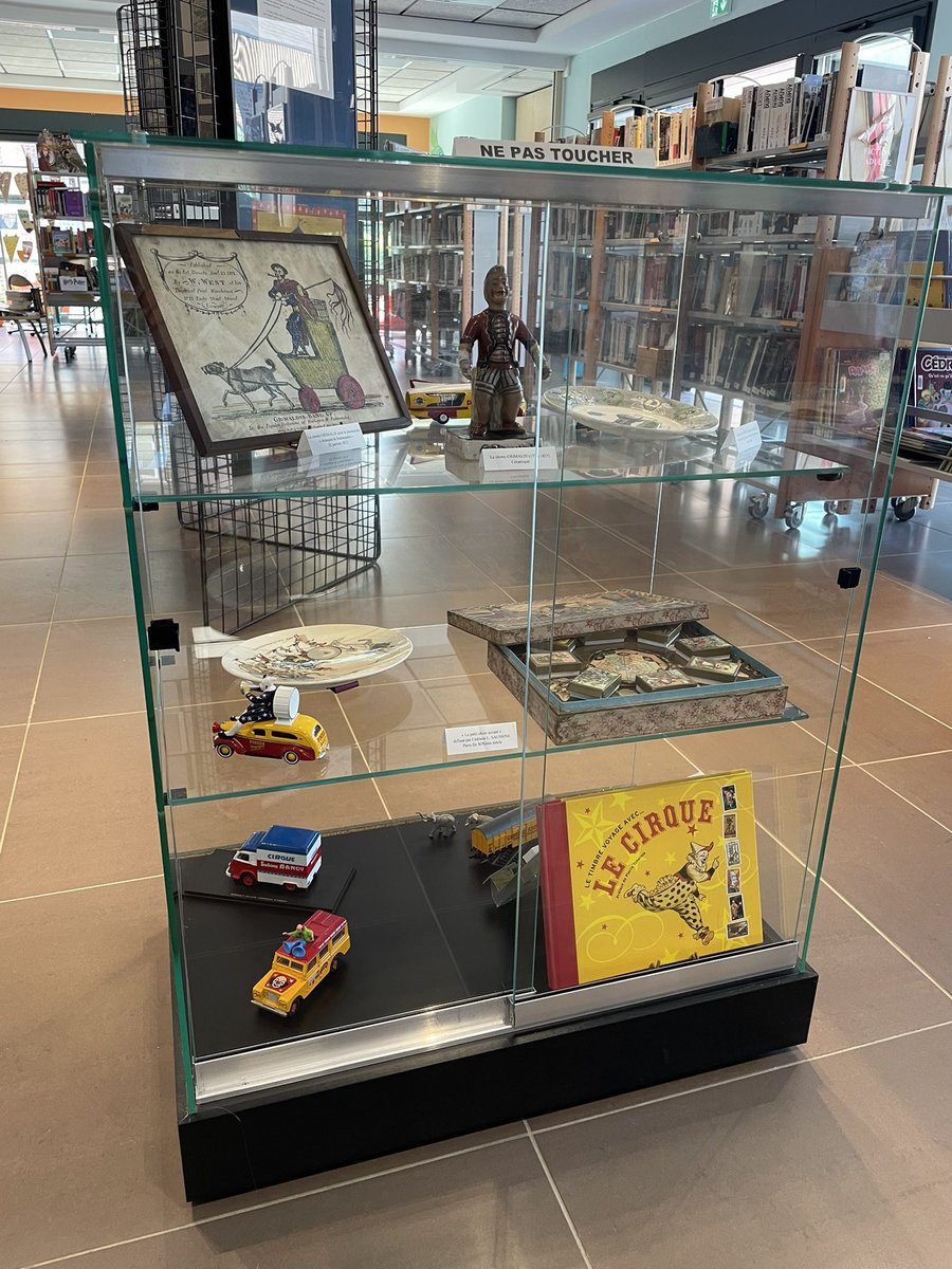 Espace_Cirque's tweet photo. 🚨LE VOYAGE S’EXPOSE🚨
Quelques images de notre expositions sur « Le Cirque et le Voyage » auprès des familles Corbehemoises.
Merci à la bibliothèque municipale pour son formidable accueil !!!!!
#exposition #cirque #mediatheque #corbehem #pasdecalais https://t.co/mMPXVUixW5