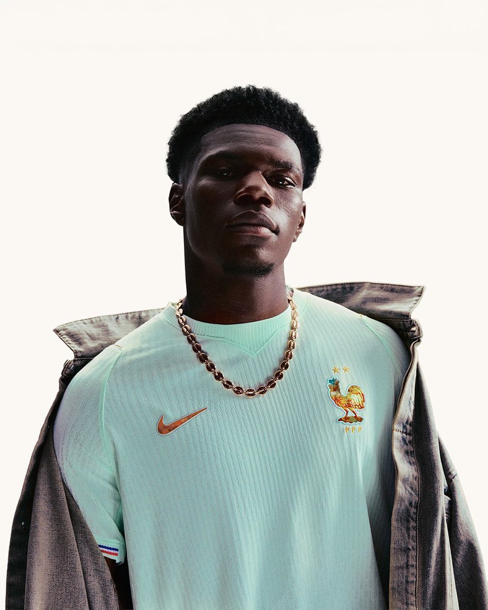 _PointDePenalty's tweet photo. On va commencer à parler des stocks de Nike sur la Coupe du monde là... 

La veste est toujours pas sorti et le maillot extérieur est introuvable depuis des semaines c'est une dinguerie https://t.co/H3FYP8vjVM