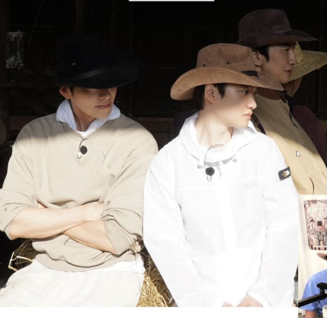 dd__dandelion's tweet photo. OMG, kyungsoo’s side profile is insane! https://t.co/mjzNbMDP5u