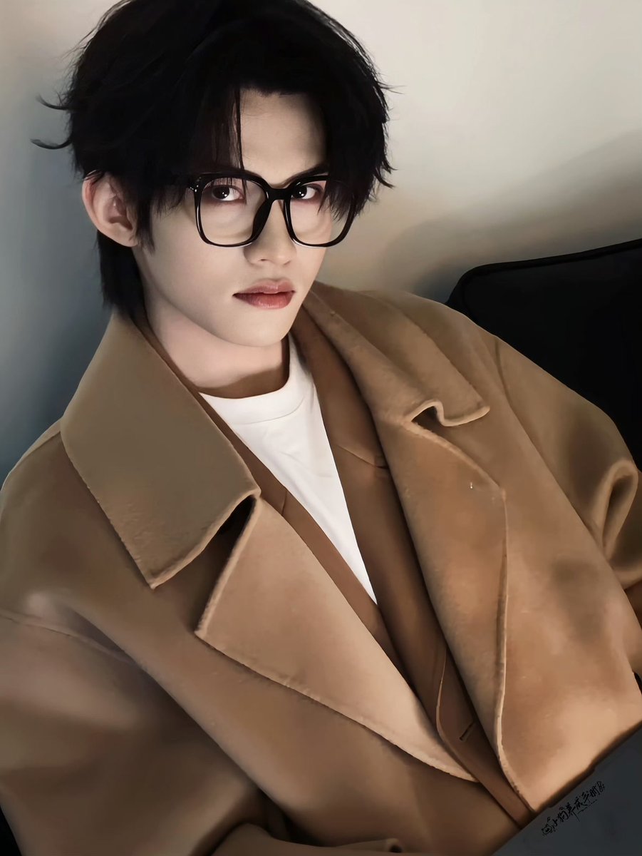 UrsulaCoverdal3's tweet photo. 大兄弟，你啥时候回来上班？#云旗 https://t.co/J88mi1o1yF