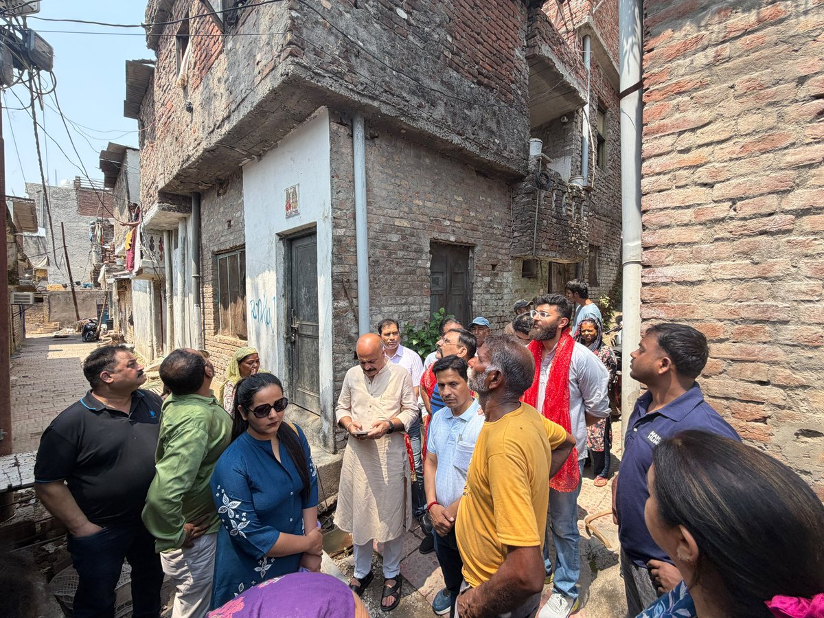 YudhvirSethiBJP's tweet photo. Visited Ward No. 3, Peerkho in Jammu East to inspect ongoing development and repair works, interact with residents, and address local concerns for better public amenities.
#JammuEast #Peerkho #Ward3 #DevelopmentWorks #JanSeva #ViksitJammu https://t.co/tX1PDeUFtT