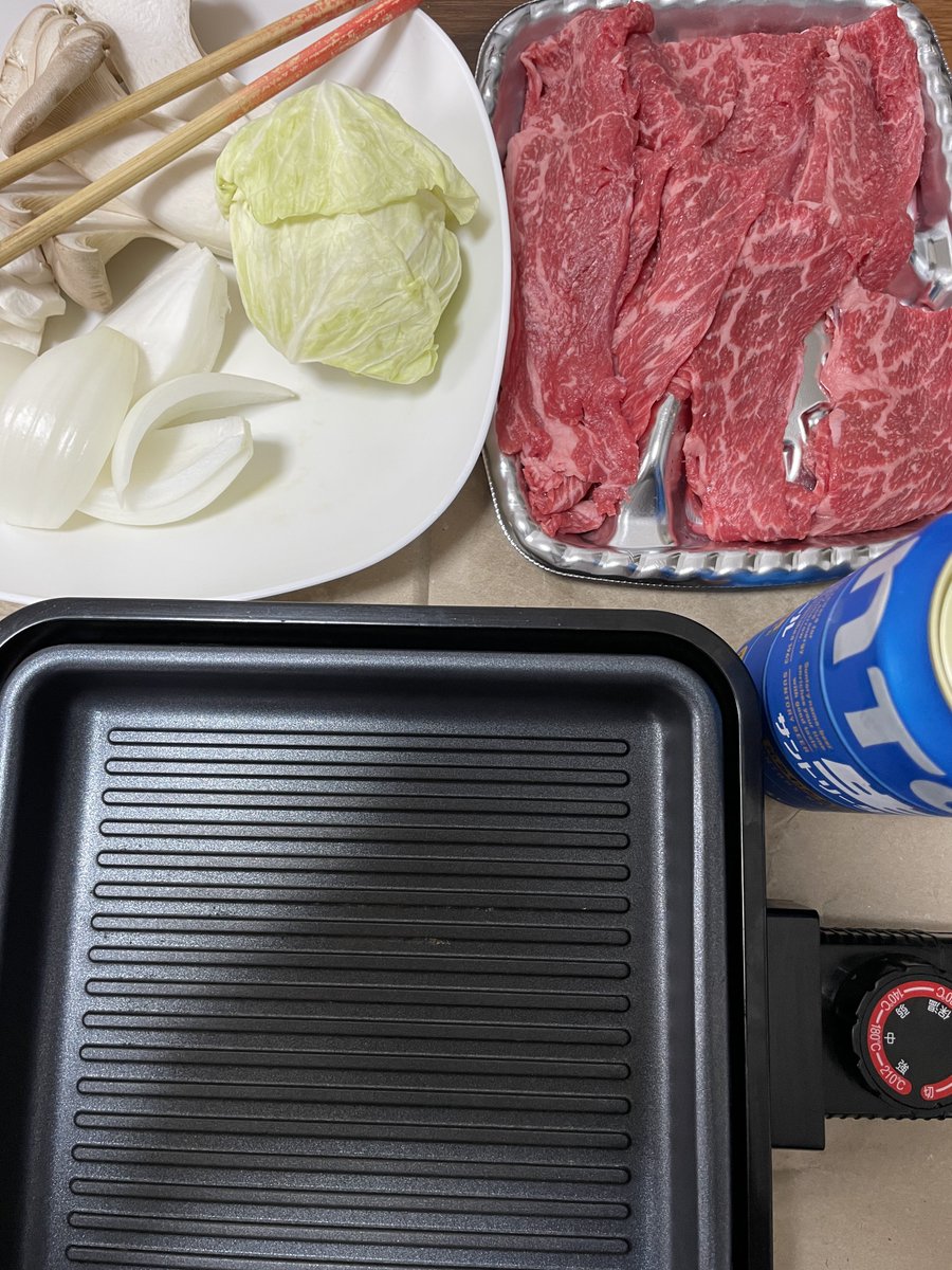 ChocoPancake14's tweet photo. 今夜はちょっと良いお肉🥩
かんぱい🍺*(ˊᗜˋ*)و

焼肉専用のホットプレート欲しいが...
場所取るので我慢(´⌒︎`｡) https://t.co/gBMrdCFyJa