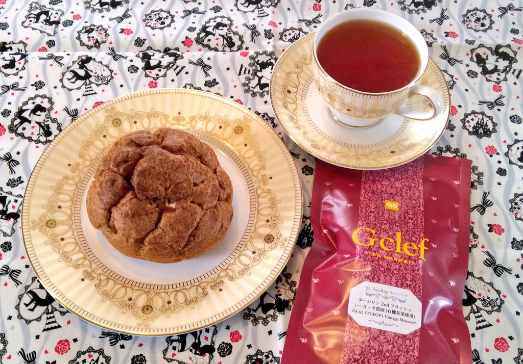 berrymitotea's tweet photo. Gclef ダージリンSF シーヨック農園
盛りすぎチャレンジ
大きなチョコシュー、クリームとホイップたっぷり😋 https://t.co/WfBIC1lSec