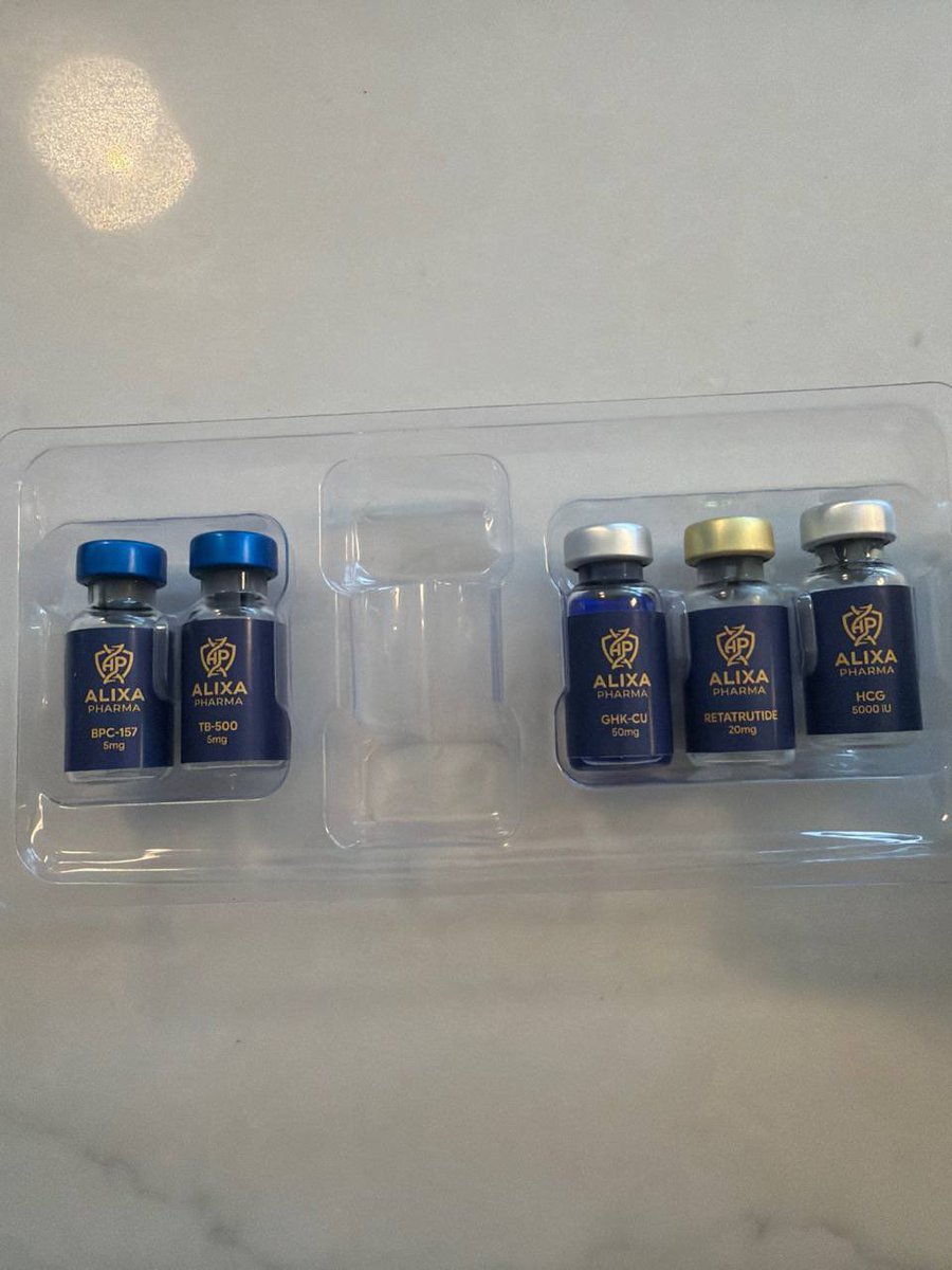 WiseElliot's tweet photo. Let’s talk about peptides! 🧬

⚠️!I’m not giving medical advice!⚠️

I run full bloods every 3 months to make sure everything is supporting my goals instead of guessing.

My current peptide stack:

• BPC-157 + TB-500: inflammation, recovery & healing. Currently dealing with a herniated disc, so recovery is the priority.

• Low-dose Retatrutide (weekly): blood sugar regulation, reduced food noise & improved focus.

• GHK-Cu: skin & hair. Since turning 30 my hair started thinning, and this has made a huge difference.

• HCG: keeps natural testosterone production active while on TRT.

My UK source is https://t.co/O63MbDUdHD

And my European one is: 
https://t.co/yy1tXJavh3

They’re currently testing the best, and I’m very careful about what I put into my body.

♾️🟢